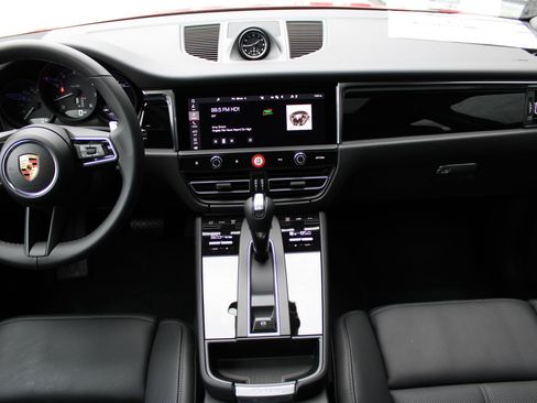 New 2026 Porsche Macan image 22