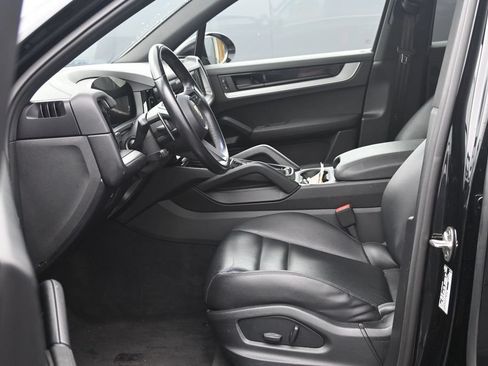 Used 2024 Porsche Cayenne AWD/4WD image 22