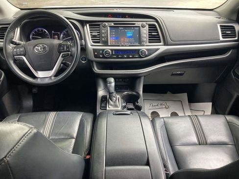 Used 2018 Toyota Highlander SE FWD image 10