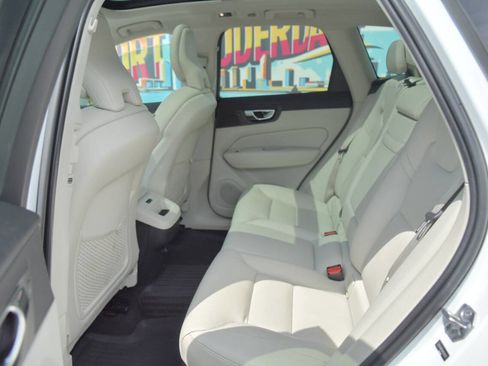 Used 2019 Volvo XC60 T6 Momentum w/ Multimedia Package image 15