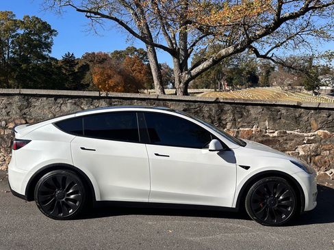 Used 2022 Tesla Model Y Performance image 9