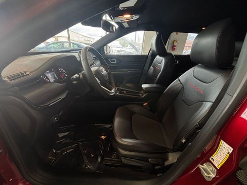 Used 2025 Jeep Compass Trailhawk image 31