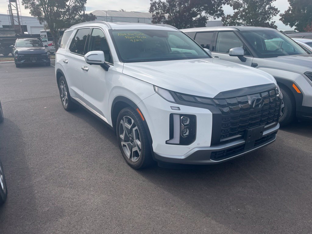 Certified 2023 Hyundai Palisade Limited w/ Winter Package AWD/4WD image 2