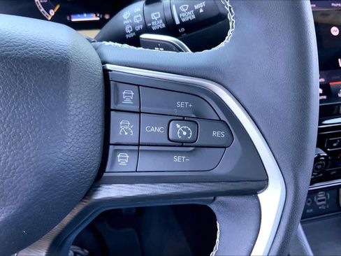 Used 2024 Jeep Grand Cherokee Altitude AWD/4WD image 25