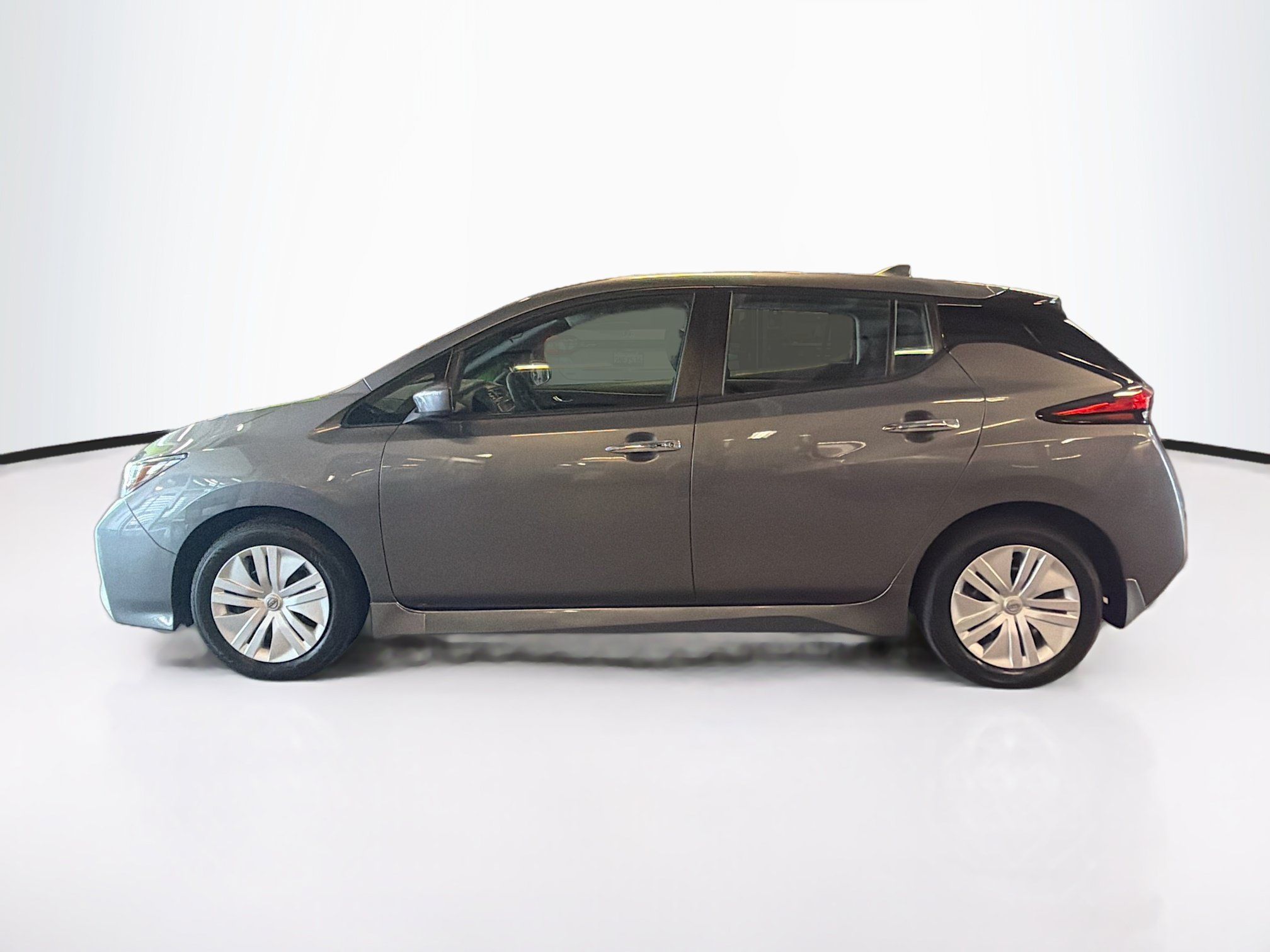 Used 2025 Nissan Leaf S FWD image 4