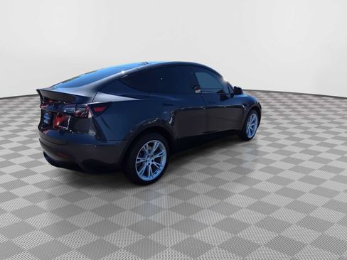 Used 2024 Tesla Model Y Long Range AWD/4WD image 8