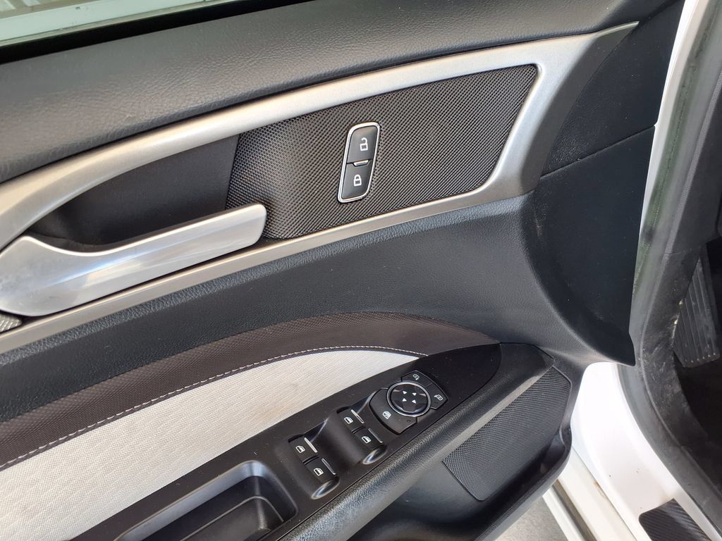 Used 2019 Ford Fusion SE w/ Equipment Group 151A FWD image 19
