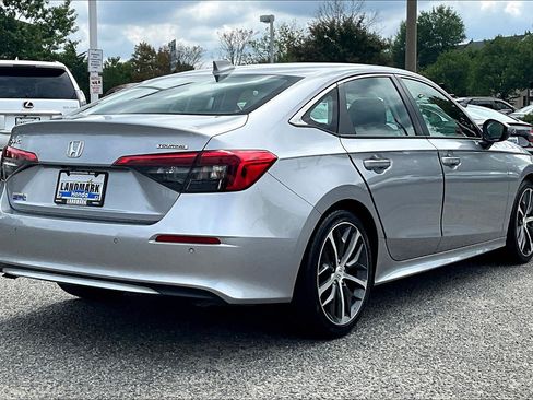 Used 2023 Honda Civic Touring image 2