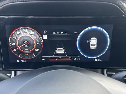 Used 2025 Hyundai Elantra Limited FWD image 12