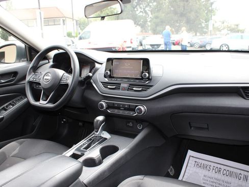 Used 2024 Nissan Altima 2.5 S FWD image 17