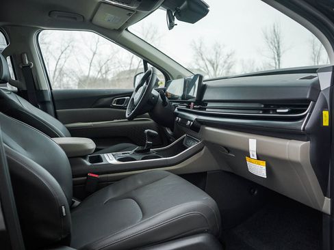 New 2026 Kia Carnival FWD image 10