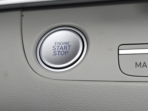 New 2026 Hyundai Elantra Limited FWD image 23