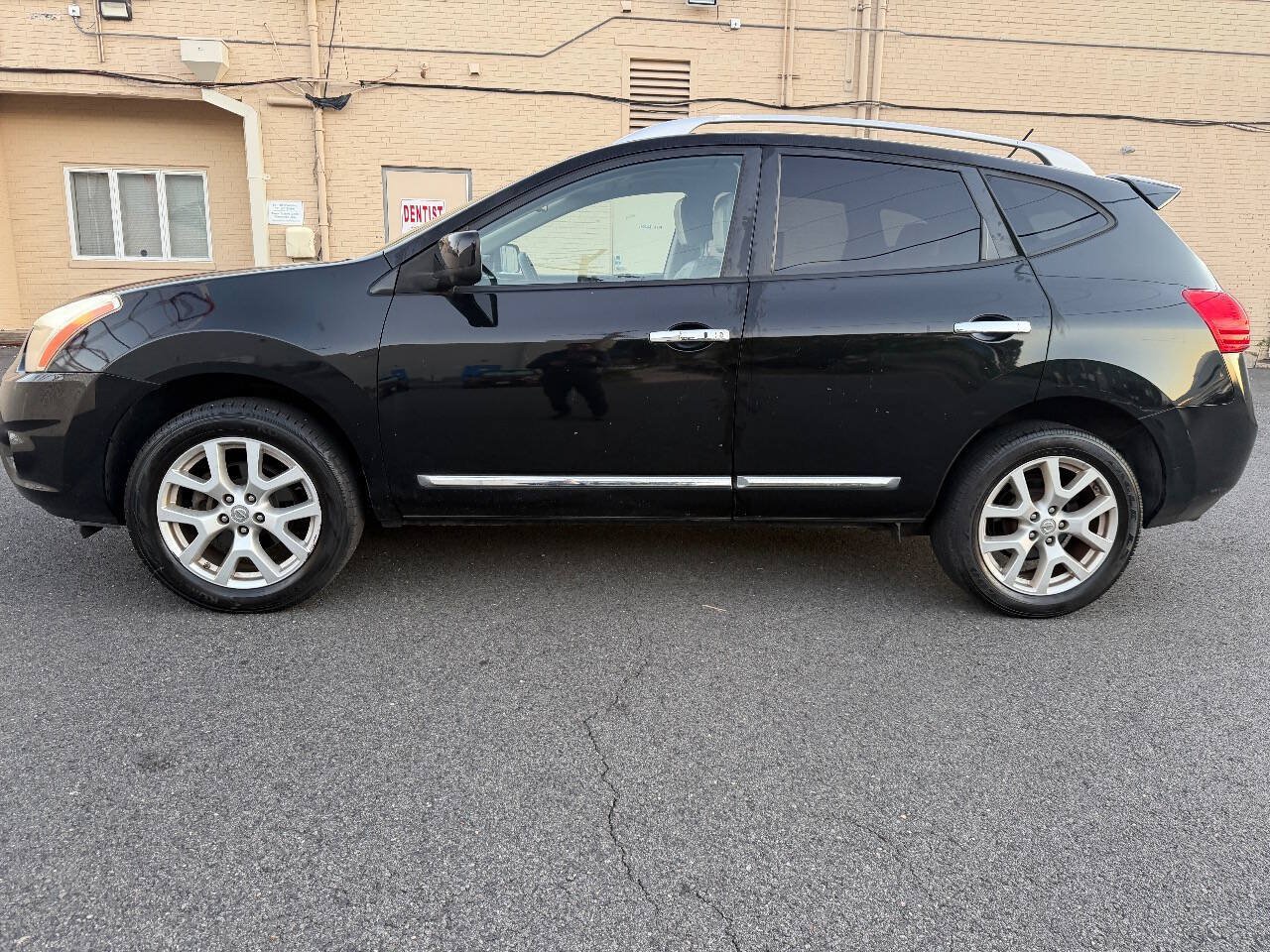Used 2013 Nissan Rogue SL AWD/4WD image 3