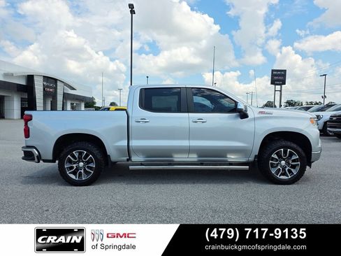 Used 2022 Chevrolet Silverado 1500 LT AWD/4WD image 9