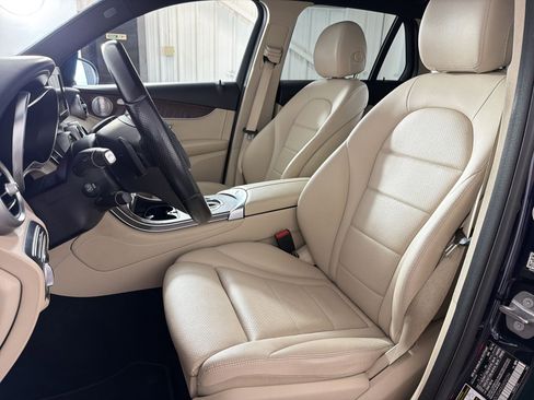 Used 2018 Mercedes-Benz GLC 300 4MATIC image 5