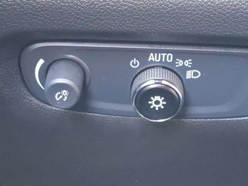 Used 2023 Chevrolet Traverse LT w/ Midnight/Sport Edition image 24