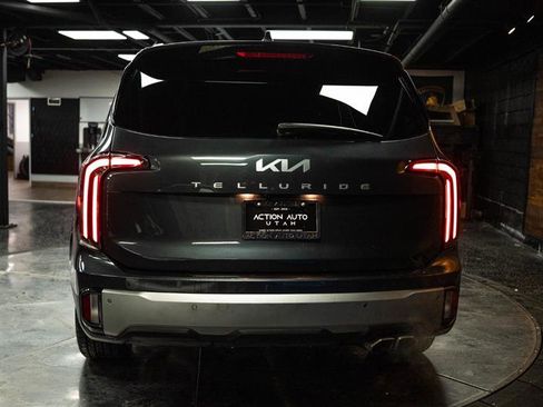 Used 2024 Kia Telluride EX w/ EX Captain's Chair Package image 6