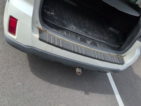 Used 2010 Subaru Outback 2.5i Limited image 8