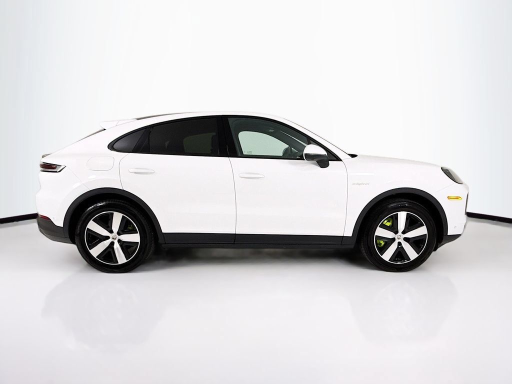 Certified 2024 Porsche Cayenne Coupe AWD/4WD image 8