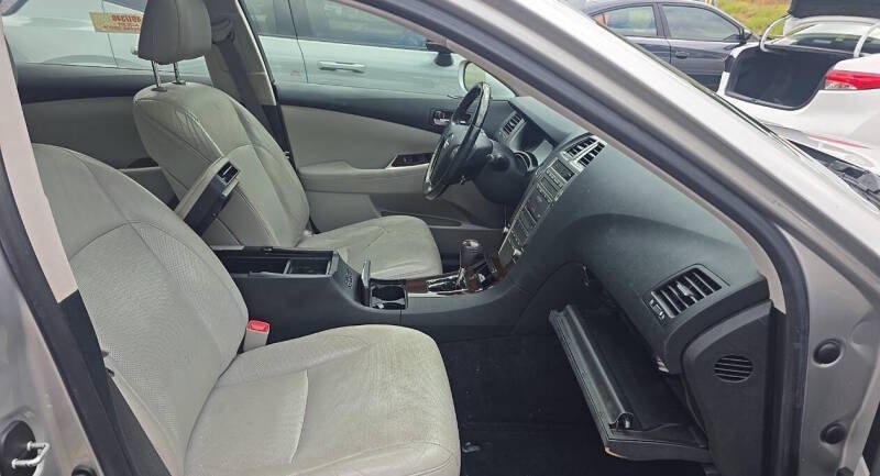 Used 2010 Lexus ES 350 w/ Preferred Accessory Package FWD image 12