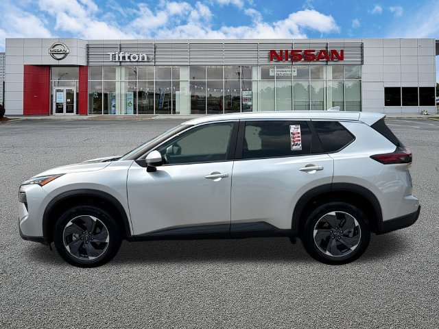 Used 2025 Nissan Rogue SV FWD image 4