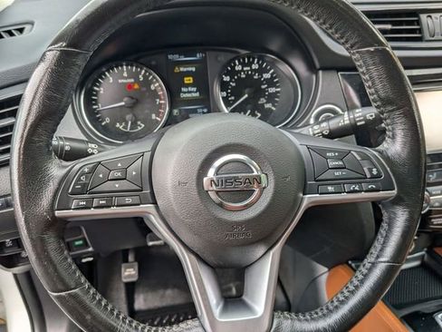 Used 2017 Nissan Rogue SL w/ SL Premium Package image 18