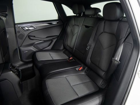 Certified 2025 Porsche Macan image 34