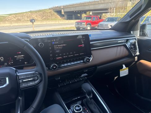 New 2026 GMC Canyon AT4 w/ Technology Plus Package AWD/4WD image 22