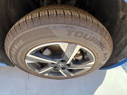 Used 2025 Nissan Sentra SV FWD image 17