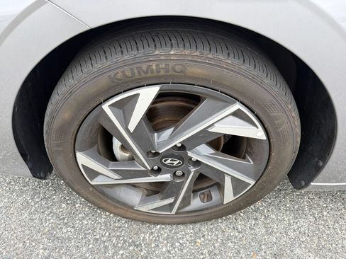 Used 2024 Hyundai Elantra SEL w/ Convenience Package FWD image 11