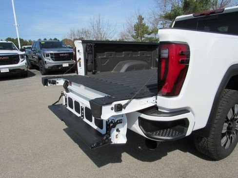 Used 2025 GMC Sierra 2500 Denali w/ Denali Reserve Package AWD/4WD image 37