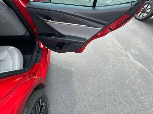 Used 2025 Toyota Camry SE w/ Convenience Package image 16