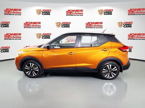 Used 2018 Nissan Kicks SV FWD image 12