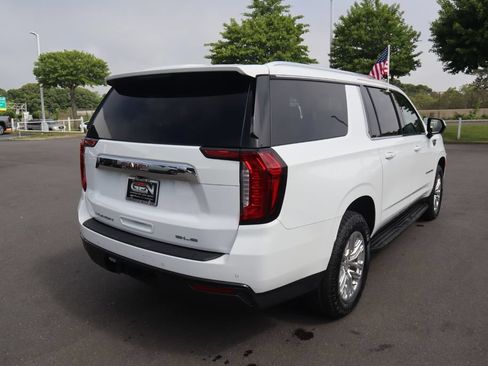 Used 2023 GMC Yukon XL SLE AWD/4WD image 4