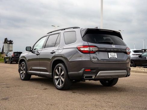Used 2025 Honda Pilot Touring image 5