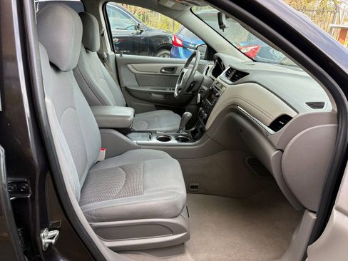 Used 2017 Chevrolet Traverse LT image 26
