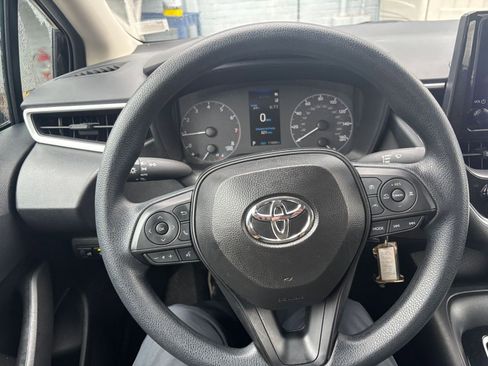 Used 2025 Toyota Corolla LE image 32