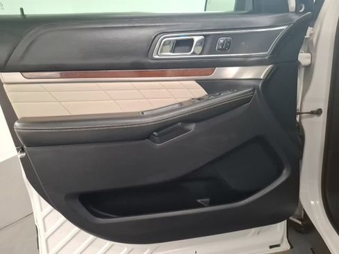Used 2019 Ford Explorer Platinum AWD/4WD image 14