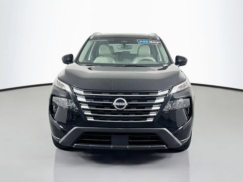 Used 2025 Nissan Rogue SV w/ SV Premium Package FWD image 2