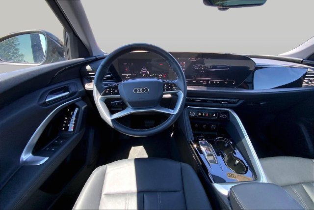 Certified 2025 Audi Q5 Premium w/ Convenience Package AWD/4WD image 5