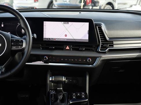 Used 2025 Kia Sportage SX image 13