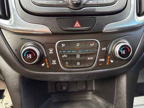 Used 2018 Chevrolet Equinox LT image 16