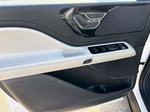 Used 2025 Lincoln Aviator 2WD image 21