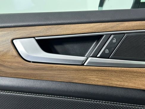 Used 2024 Volkswagen Atlas SE image 33