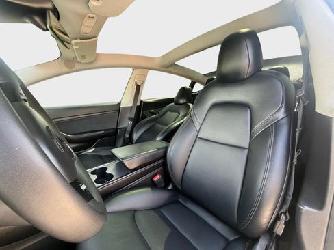 Used 2021 Tesla Model 3 Standard Range RWD image 3