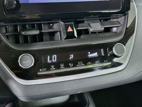 Used 2025 Toyota Corolla LE FWD image 24