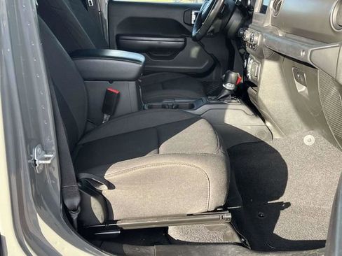 Used 2021 Jeep Gladiator Sport image 23