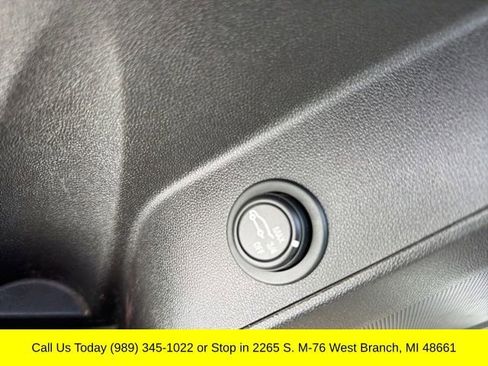 Used 2018 Chevrolet Equinox LT AWD/4WD image 30