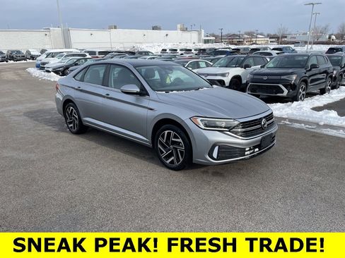 Certified 2022 Volkswagen Jetta SEL image 1