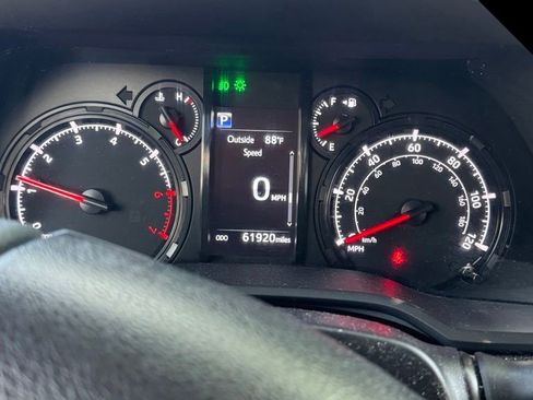 Used 2022 Toyota 4Runner SR5 AWD/4WD image 6